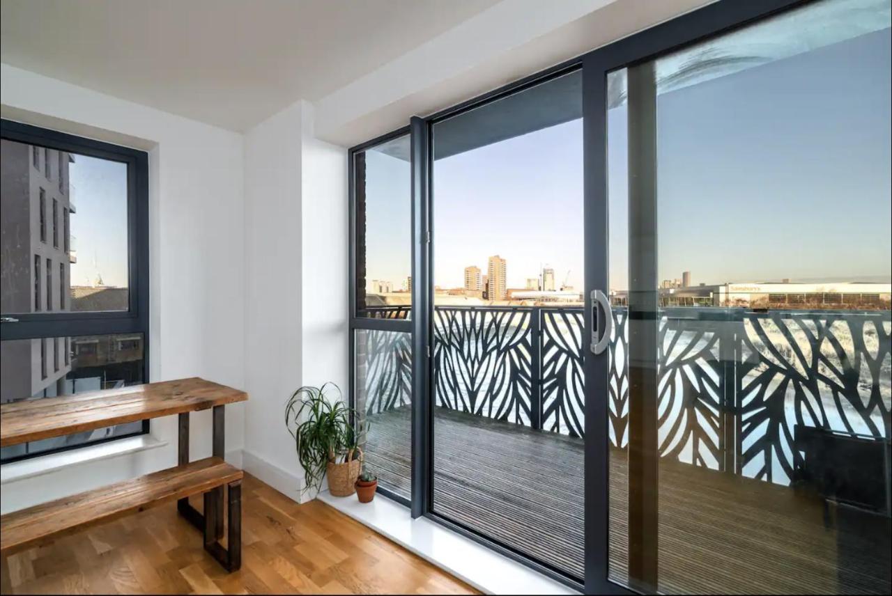 Stunning Riverside View Apartment, Near Canary Wharf & O2 Лондон Екстериор снимка