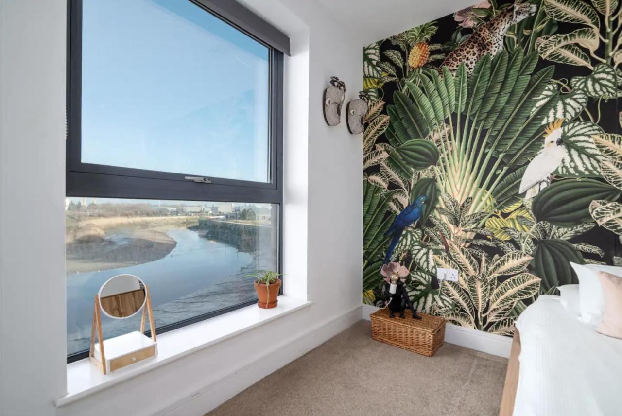Stunning Riverside View Apartment, Near Canary Wharf & O2 Лондон Екстериор снимка