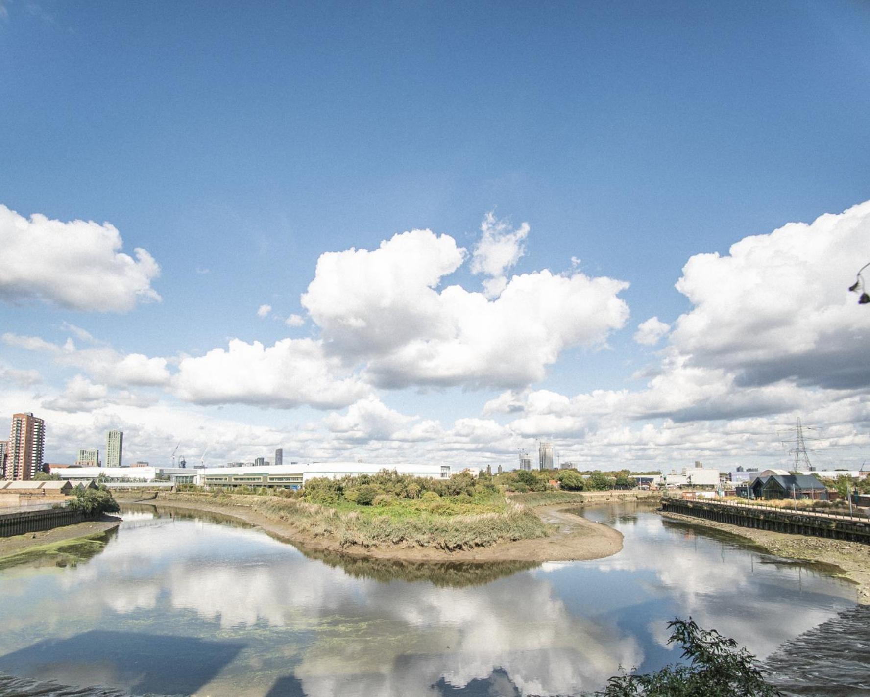 Stunning Riverside View Apartment, Near Canary Wharf & O2 Лондон Екстериор снимка