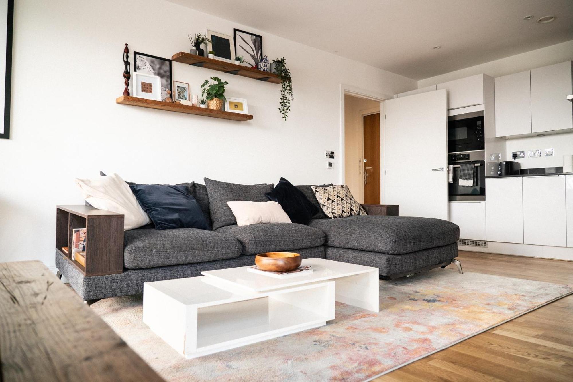 Stunning Riverside View Apartment, Near Canary Wharf & O2 Лондон Екстериор снимка