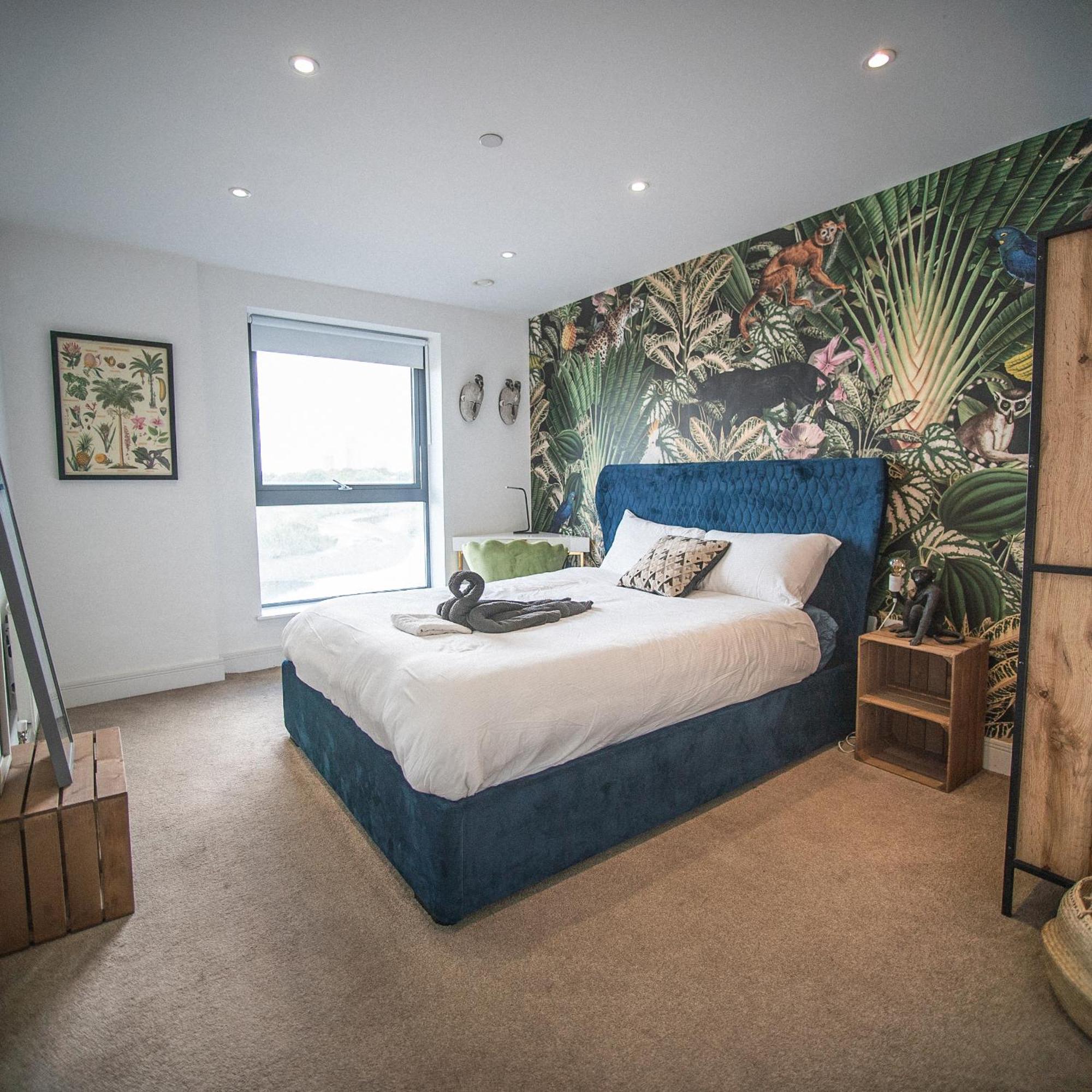 Stunning Riverside View Apartment, Near Canary Wharf & O2 Лондон Екстериор снимка