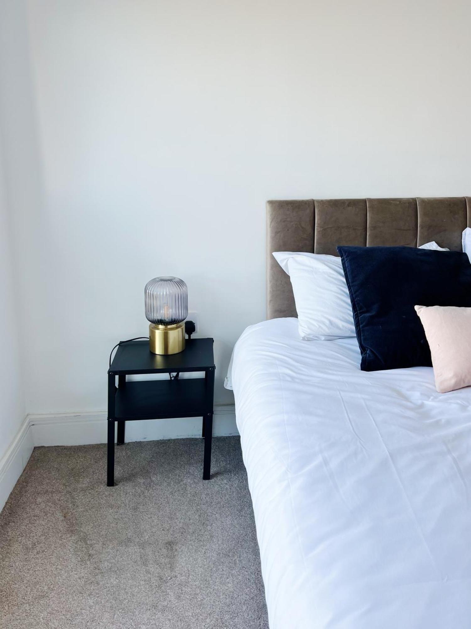 Stunning Riverside View Apartment, Near Canary Wharf & O2 Лондон Екстериор снимка