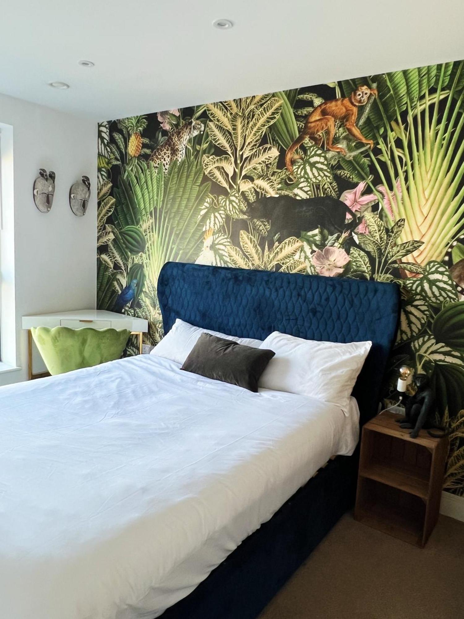 Stunning Riverside View Apartment, Near Canary Wharf & O2 Лондон Екстериор снимка