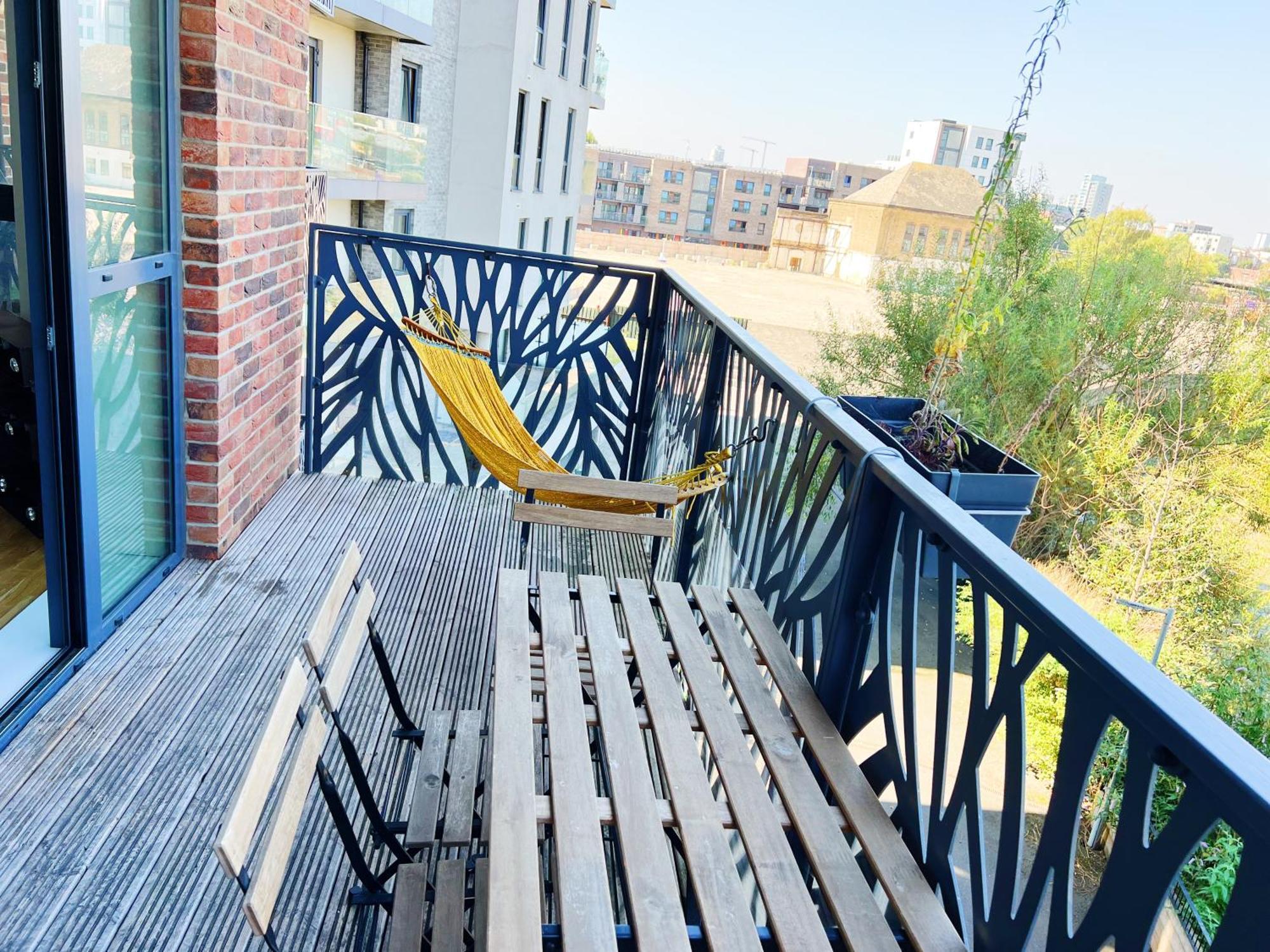 Stunning Riverside View Apartment, Near Canary Wharf & O2 Лондон Екстериор снимка
